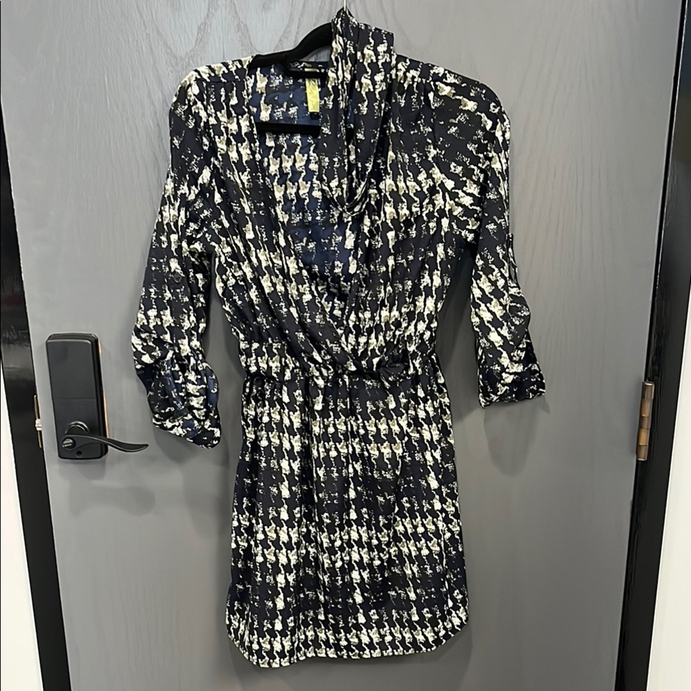 Chic Navy and White Patterned Dress